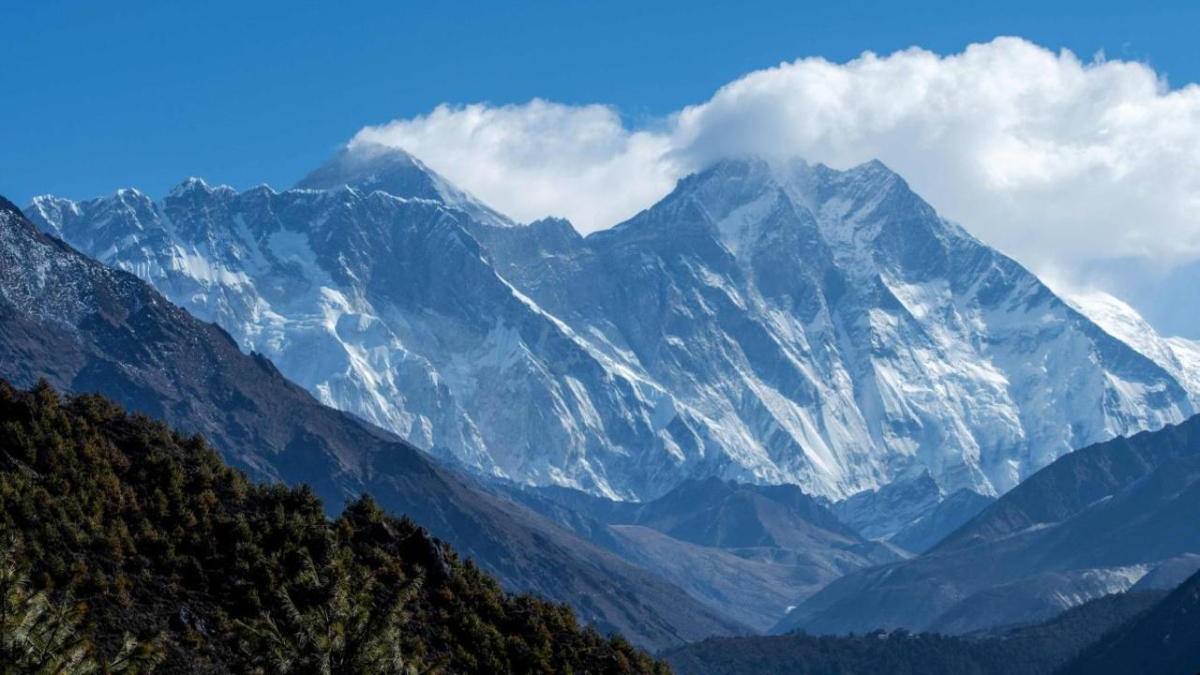 Everest Dağı'nda 10 Yıl Sonra Yeni Bir İlk Gerçekleşti