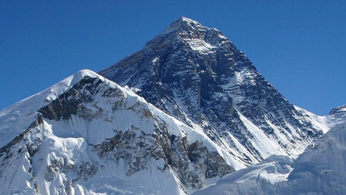Everest Dağı'nda 10 Yıl Sonra Yeni Bir İlk Gerçekleşti