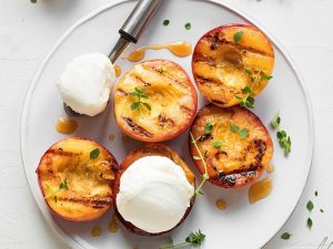 Fırınlanmış Şeftali ve Vanilyalı Dondurma İkilisi: Lezzetli Tarifler