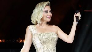 Funda Arar İmajını Yeniledi: Sarışın Oldu!