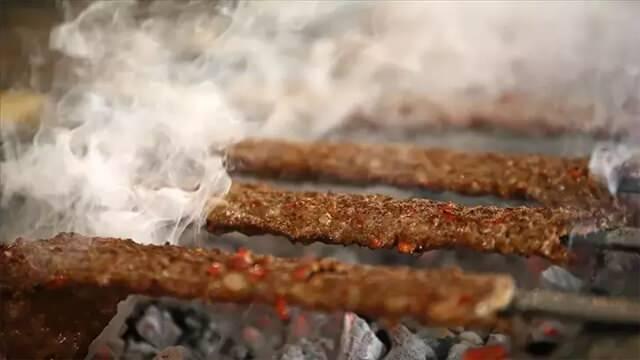Gaziantep Usulü Altı Ezmeli Kebap Tarifi: Antep'e Gitmeye Gerek Yok!