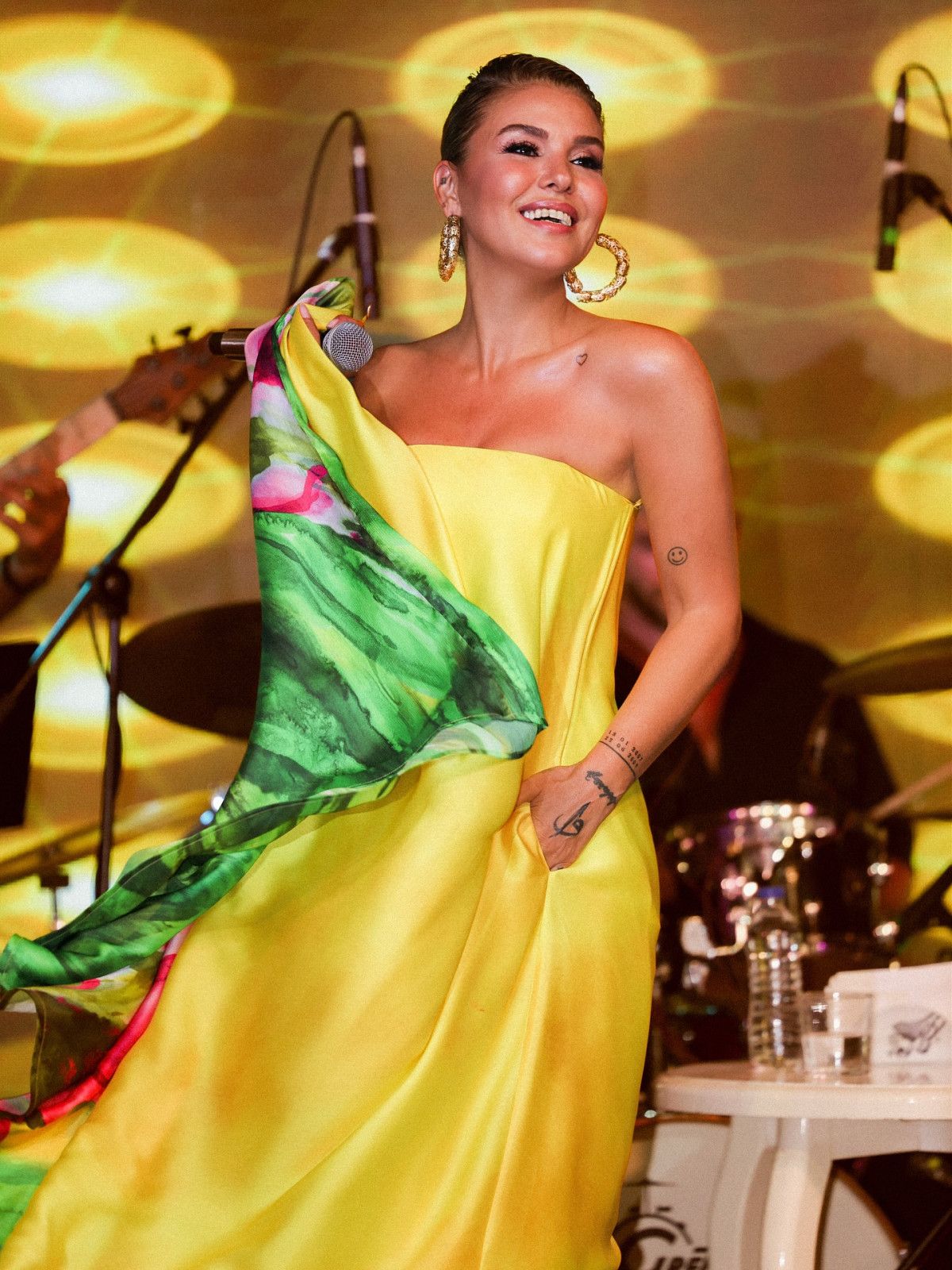 Gülben Ergen’den Yeniden Setlere Dönüş Mesajı