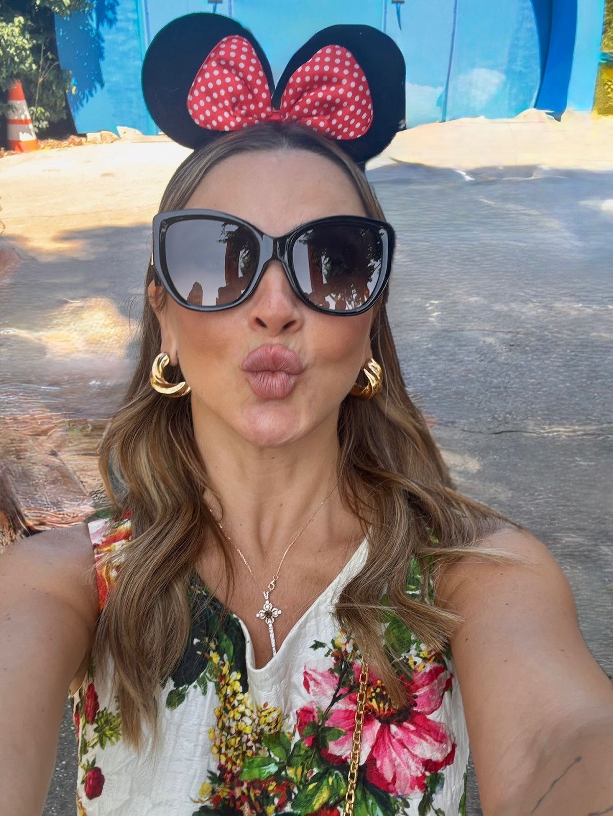 Hadise Disneyland'da! Çocuklar Gibi Eğlendiği Anları Paylaştı
