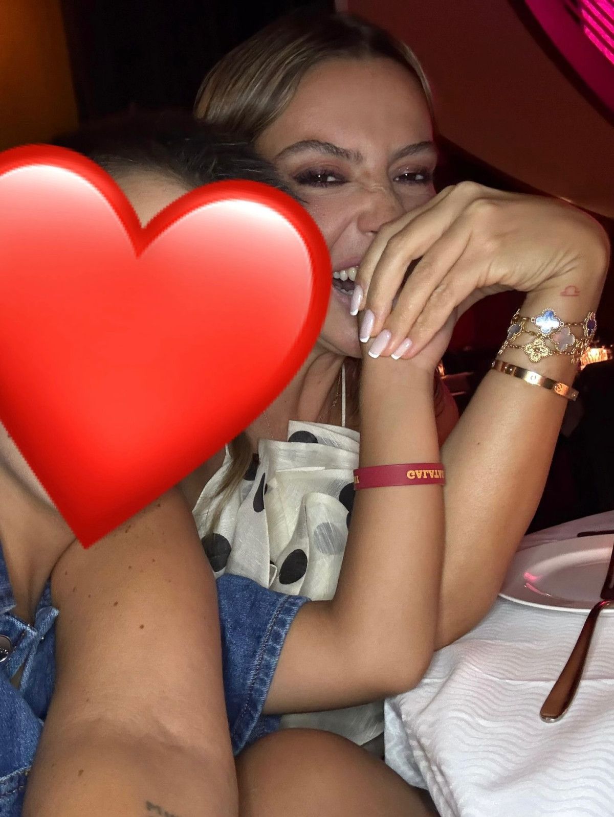 Hadise Disneyland'da! Çocuklar Gibi Eğlendiği Anları Paylaştı