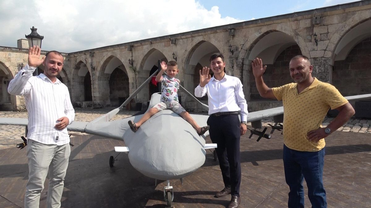 Hatay'da Bayraktar TB2 Ahşap Maket Göz Kamaştırıyor