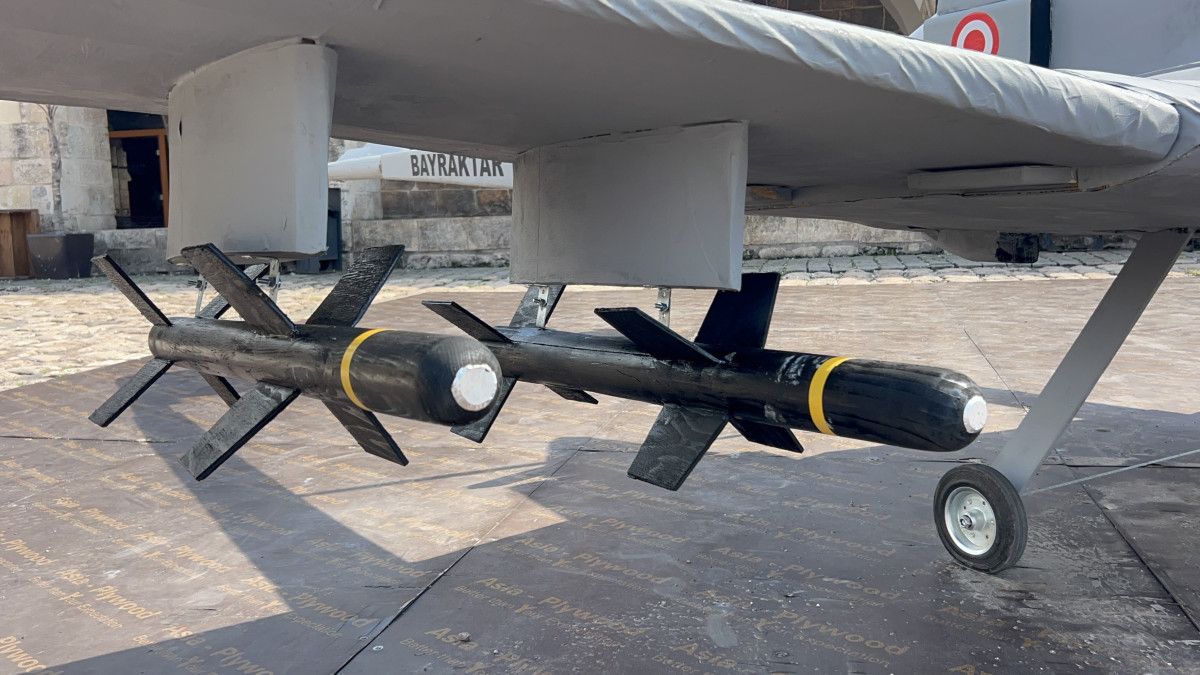 Hatay'da Bayraktar TB2 Ahşap Maket Göz Kamaştırıyor