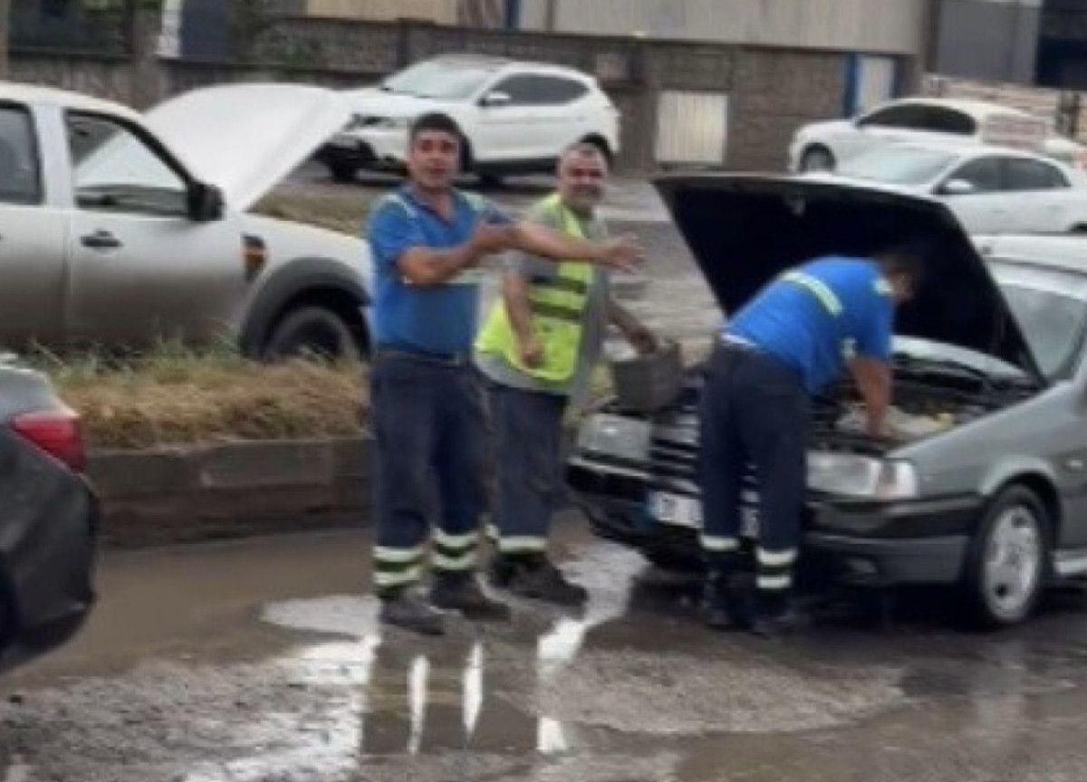 Hatay'da Şiddetli Sağanak Yağmur Yolları Göle Döndü