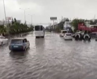 Hatay’da Şiddetli Sağanak Yağmur Yolları Göle Döndü