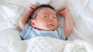 Hayat Kurtaran İpuçları: Yenidoğan Bebeklerde Güvenli Uyku Pozisyonu ve Güvenlik Rehberi