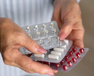 Her Gün Ağrı Kesici Kullanımı: Uzmanlardan Uyarılar ve Olası Etkiler