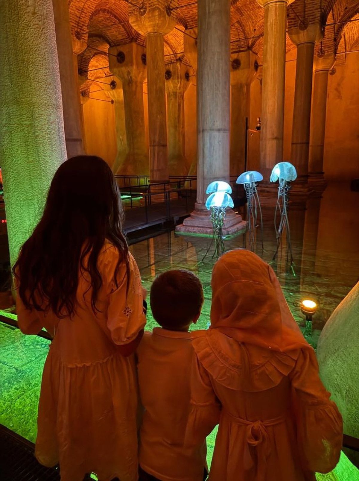 İcardi'nin Sevgilisi Suarez, Taktığı Başörtüsü Nedeniyle Eleştiren Takipçisine Yanıt Verdi