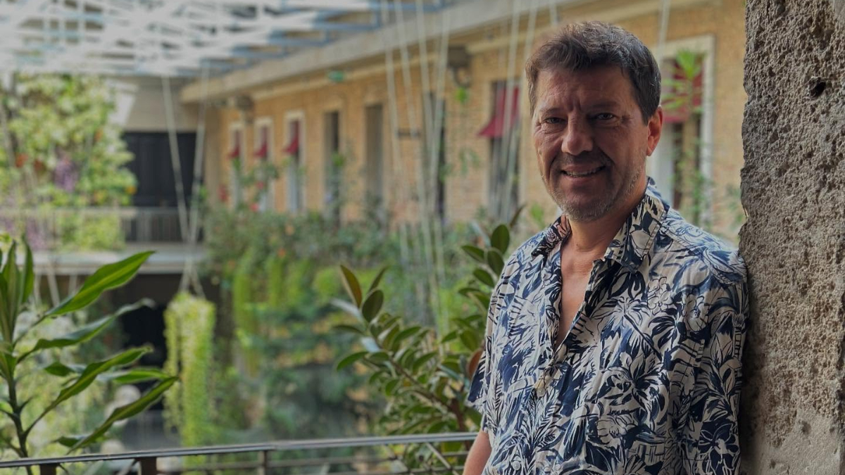 İlker Aksum Aile Fotoğrafını Paylaştı: Küçük Kızları Lila İçin Yorumlar Göz Kamaştırdı