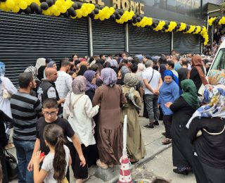 İstanbul’daki Mağaza Açılışımda İndirim ve İzdiham Dalgası