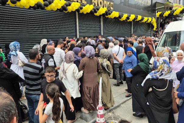 İstanbul’daki Mağaza Açılışımda İndirim ve İzdiham Dalgası