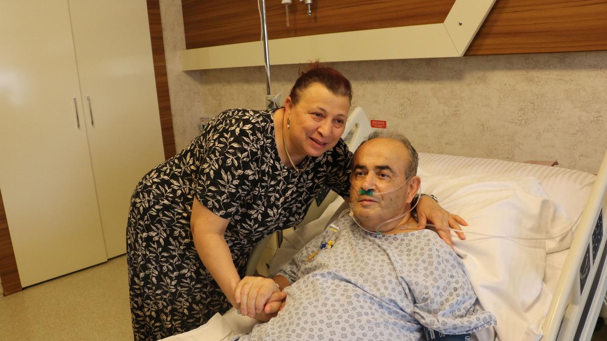 İzmir'de Aşırı İlaç Kullanımı Sonucu Bağırsağı Delinen Hasta Ölümden Döndü