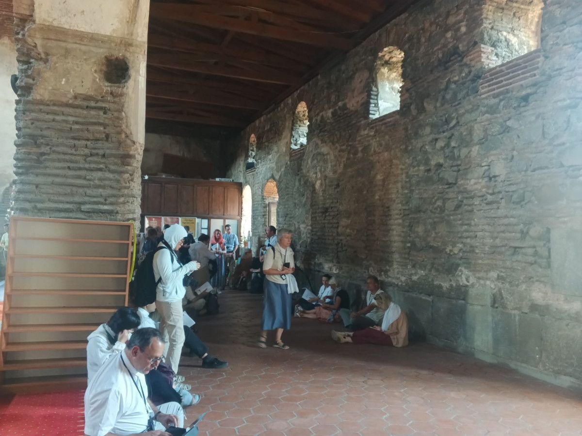 İzne Giden Akademisyenler Göl Kenarında Rüya Gibi Bir Ayin Gerçekleştirdi