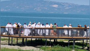 İzne Giden Akademisyenler Göl Kenarında Rüya Gibi Bir Ayin Gerçekleştirdi