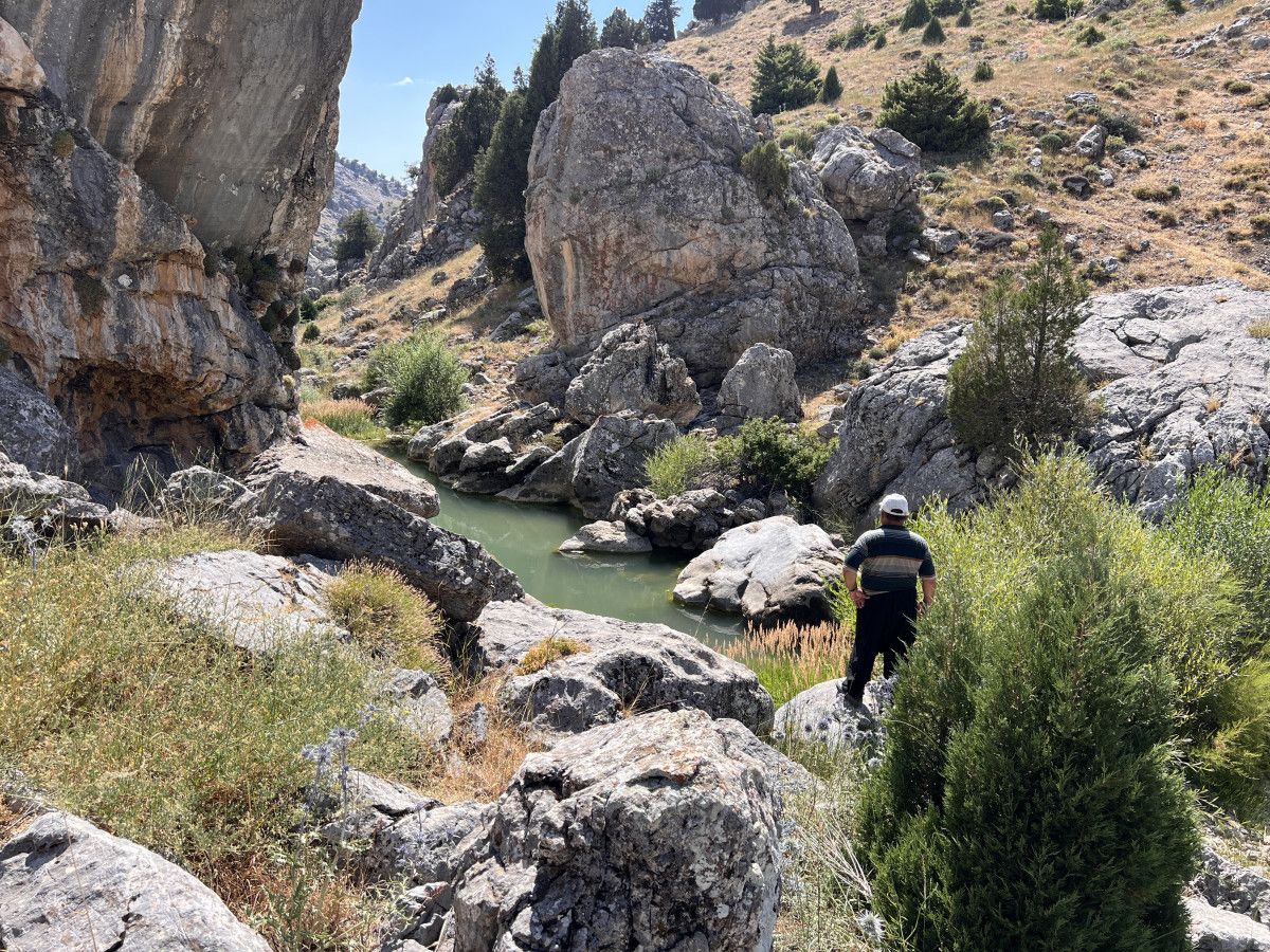 Kahramanmaraş'ta Kayaların Arasındaki Gizemli Göl ve Eşsiz Manzarasıyla Büyülüyor