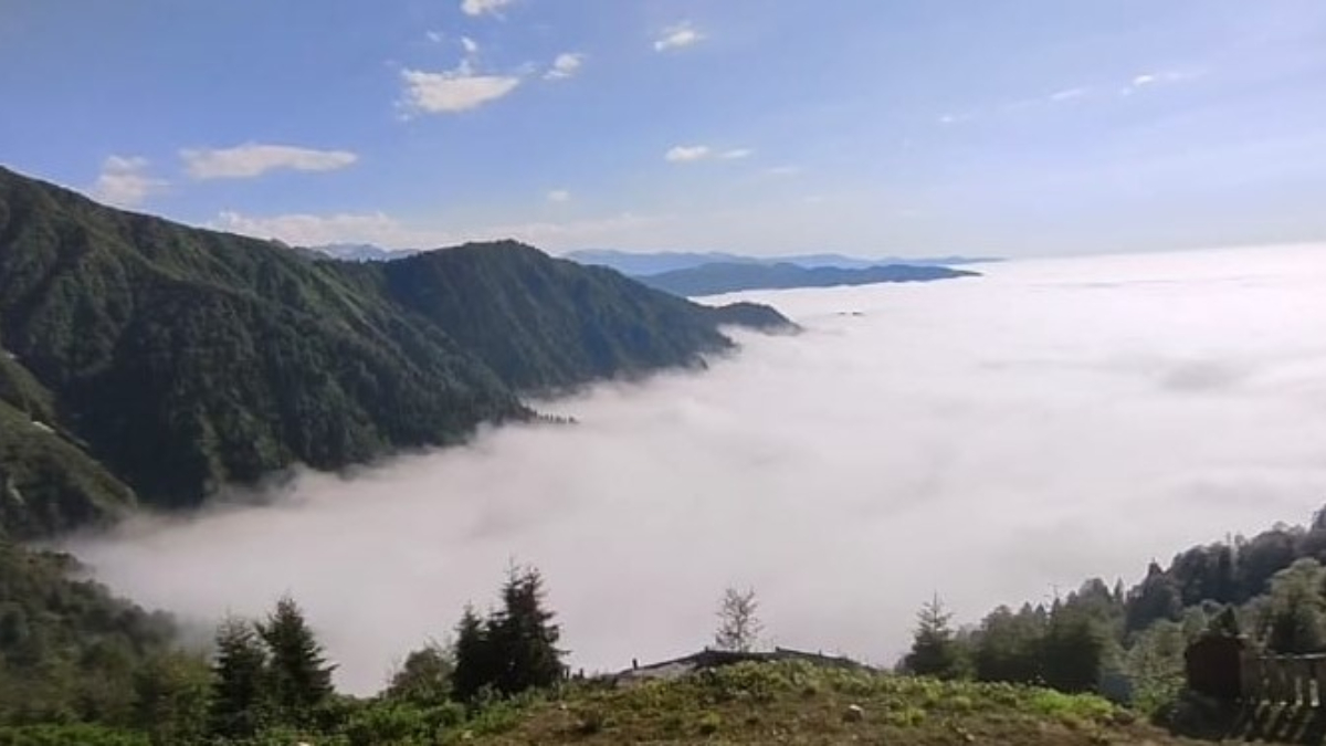 Karadeniz'in Bulut Denizi: Ziyaretçilerine Unutulmaz Manzaralar Sunuyor