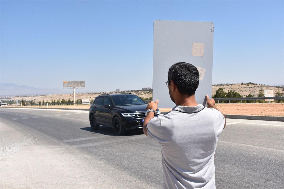 Karamanda Akademisyen Çöp Toplayarak Temiz Çevre Farkındalığı Oluşturuyor