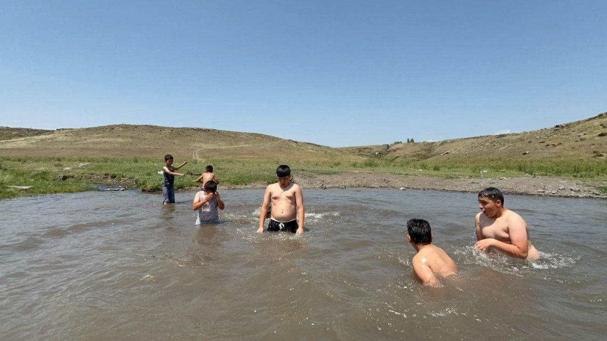 Çocukların Serinleme Sevinci