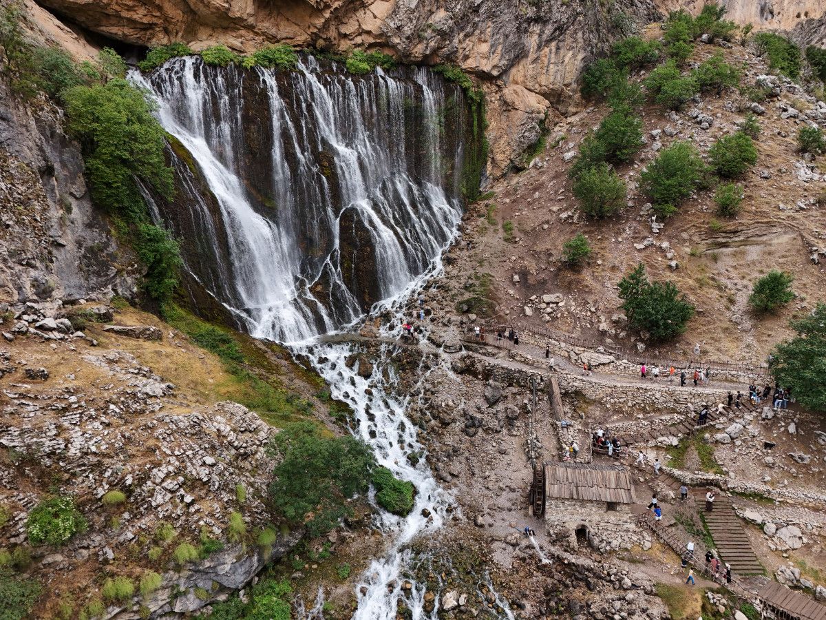 Kapuzbaşı Şelaleleri’nin Görülemeye Değer Manzarası