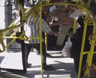 Kayseri’de Otobüs Şoförü, Fenalaşan Yolcuyu Hızla Hastaneye Ulaştırarak Büyük Birliği Sağladı: Otobüs Güvenlik Kameralarında Anlatılan O Anlar