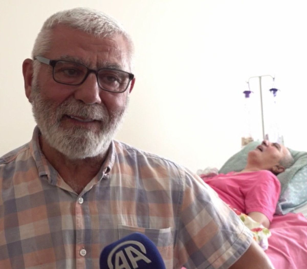 Kayseri'de Yatalak ve Konuşmayan Eşine 10 Yıldır Özenle Bakıyor