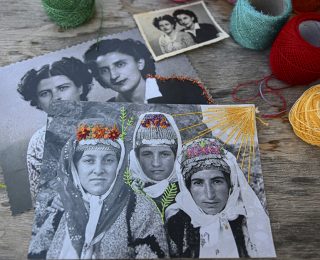 Kimsesiz Fotoğraflara Sanatsal Nakışlı Dokunuşlar ile Duygusal Bir Yolculuk