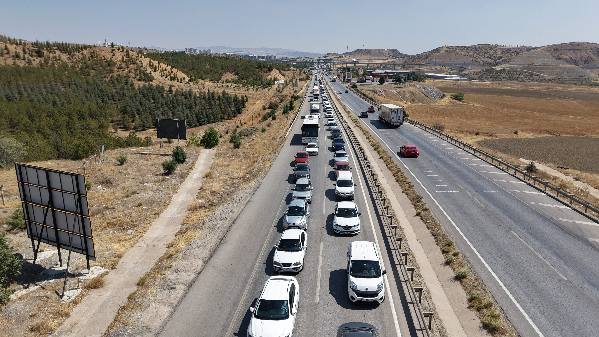 Kırıkkale'de 43 İl Yolunda Trafik Kilitlendi: Güzergahlar Durma Noktasında