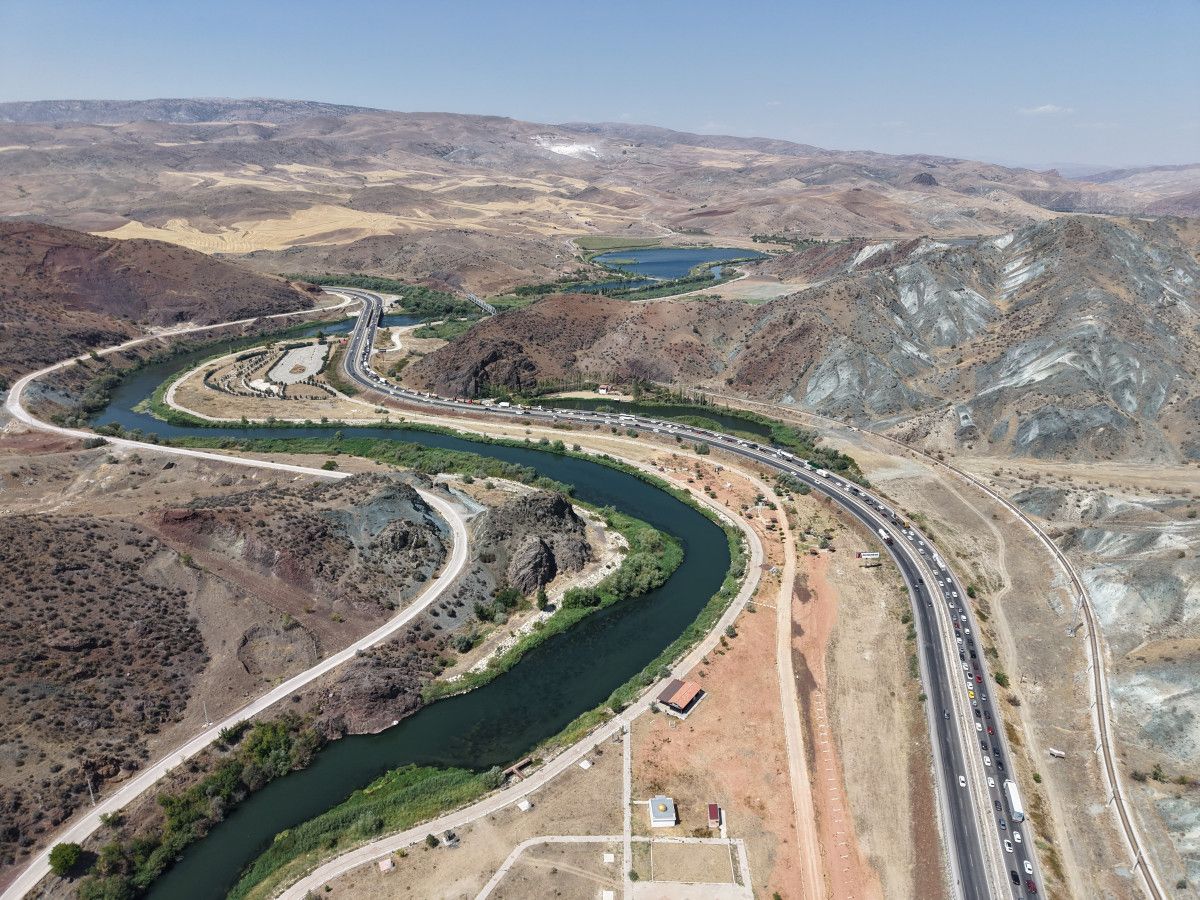 Kırıkkale'de 43 İl Yolunda Trafik Kilitlendi: Güzergahlar Durma Noktasında