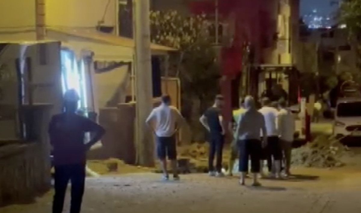 Kocaeli'nde Altyapı Kazısında Doğalgaz Borusu Hasar Gördü, Mahallede Yoğun Koku Oluştu