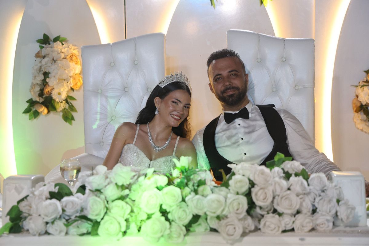 Eşini ve Aileyi Anlatıyor