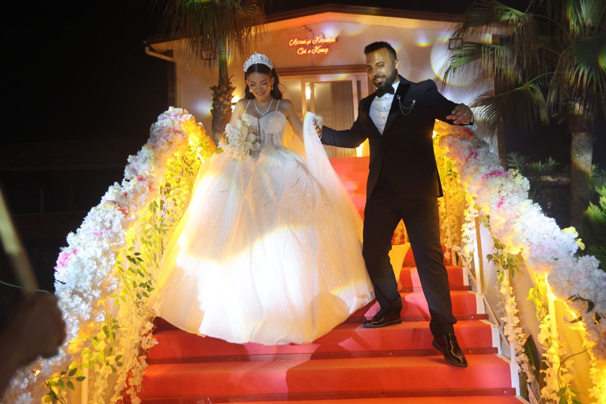 Eşini ve Aileyi Anlatıyor