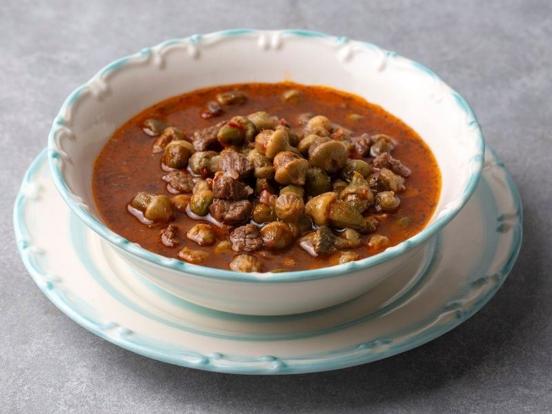 Lezzetli ve Besleyici Etli Kuru Bamya Çorbası İçin Gerekli Malzemeler