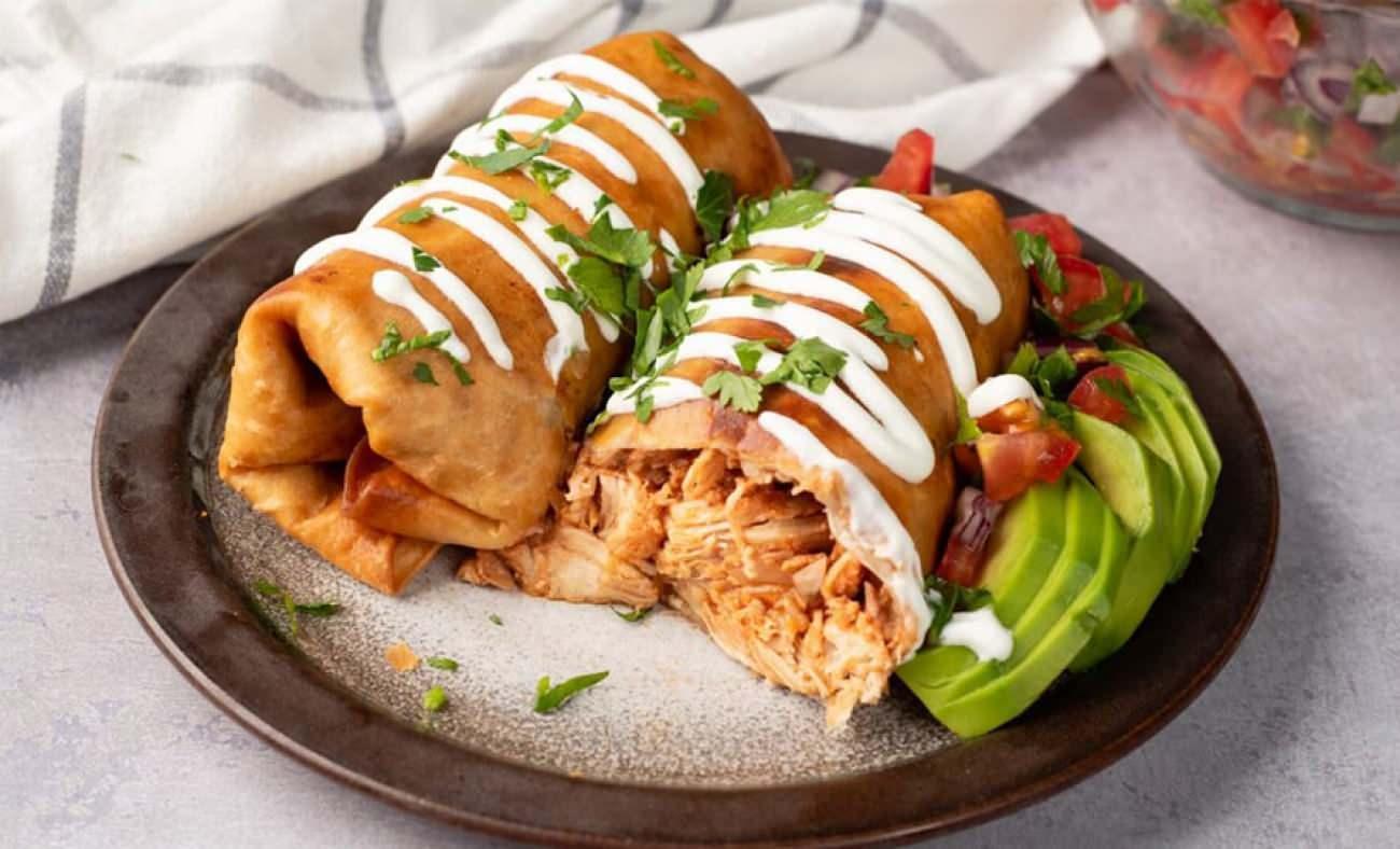 Meksika Lezzetleri Arasında Öne Çıkan Chimichanga Tarifi ve Sunumu