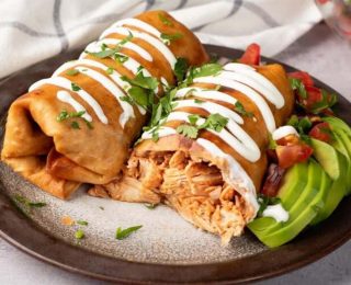 Meksika Lezzetleri Arasında Öne Çıkan Chimichanga Tarifi ve Sunumu