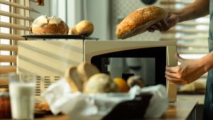 Mikrodalga Fırını Kullanırken Dikkat Edilmesi Gereken Güvenlik İpuçları ve Yangın Riskleri