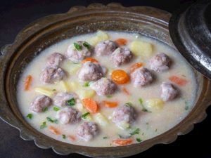 Nefis ve Pratik Terbiyeli Sulu Köfte Tarifi