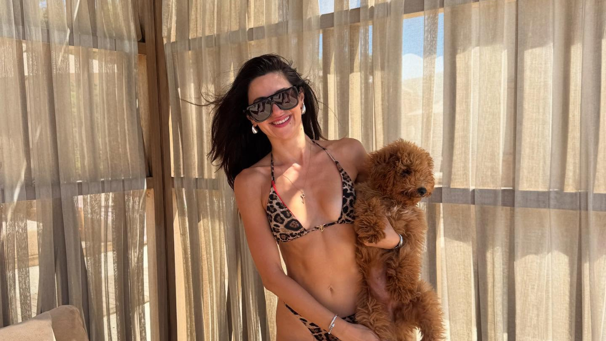 Nesrin Cavadzade'nin Köpeğiyle Tatil Anları ve Bodrum Pozları