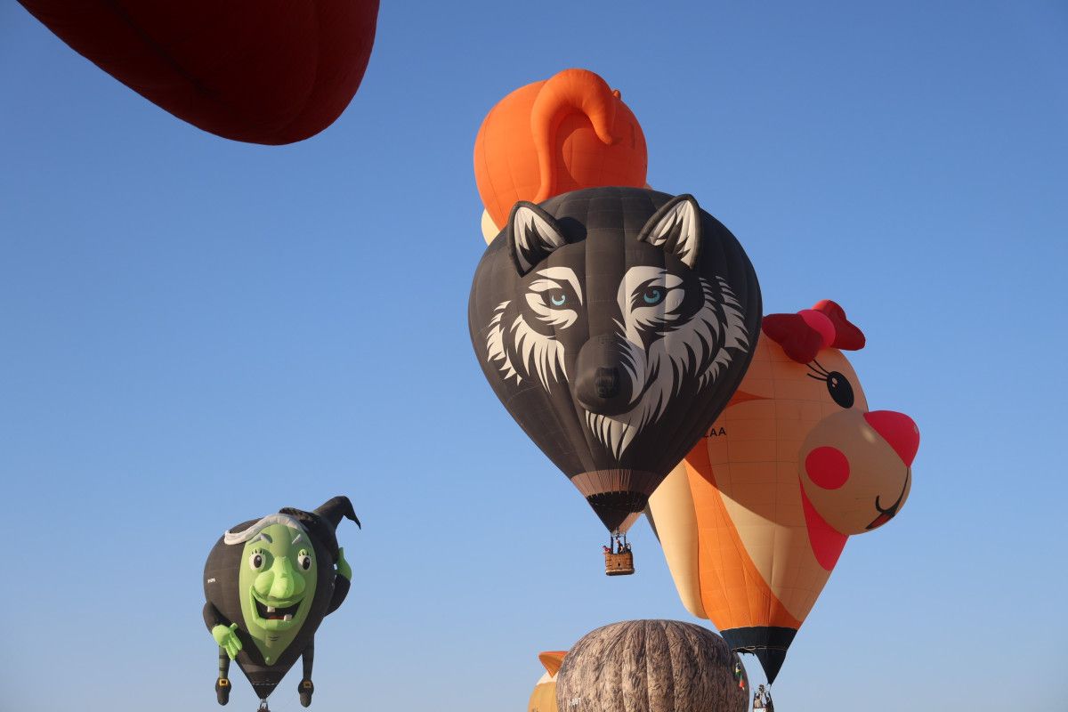 Nevşehir Balon Festivali başladı: 27 ülkeden 38 balon gökyüzünü renklendirdi