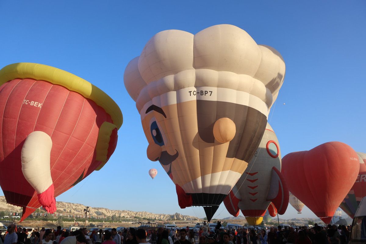 Nevşehir Balon Festivali başladı: 27 ülkeden 38 balon gökyüzünü renklendirdi