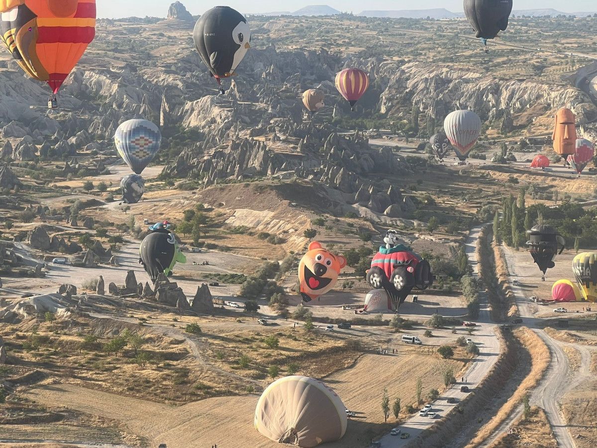 Nevşehir Balon Festivali başladı: 27 ülkeden 38 balon gökyüzünü renklendirdi