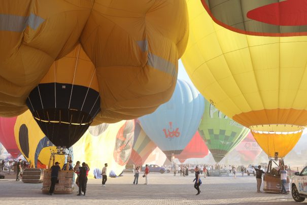 Nevşehir Balon Festivali başladı: 27 ülkeden 38 balon gökyüzünü renklendirdi