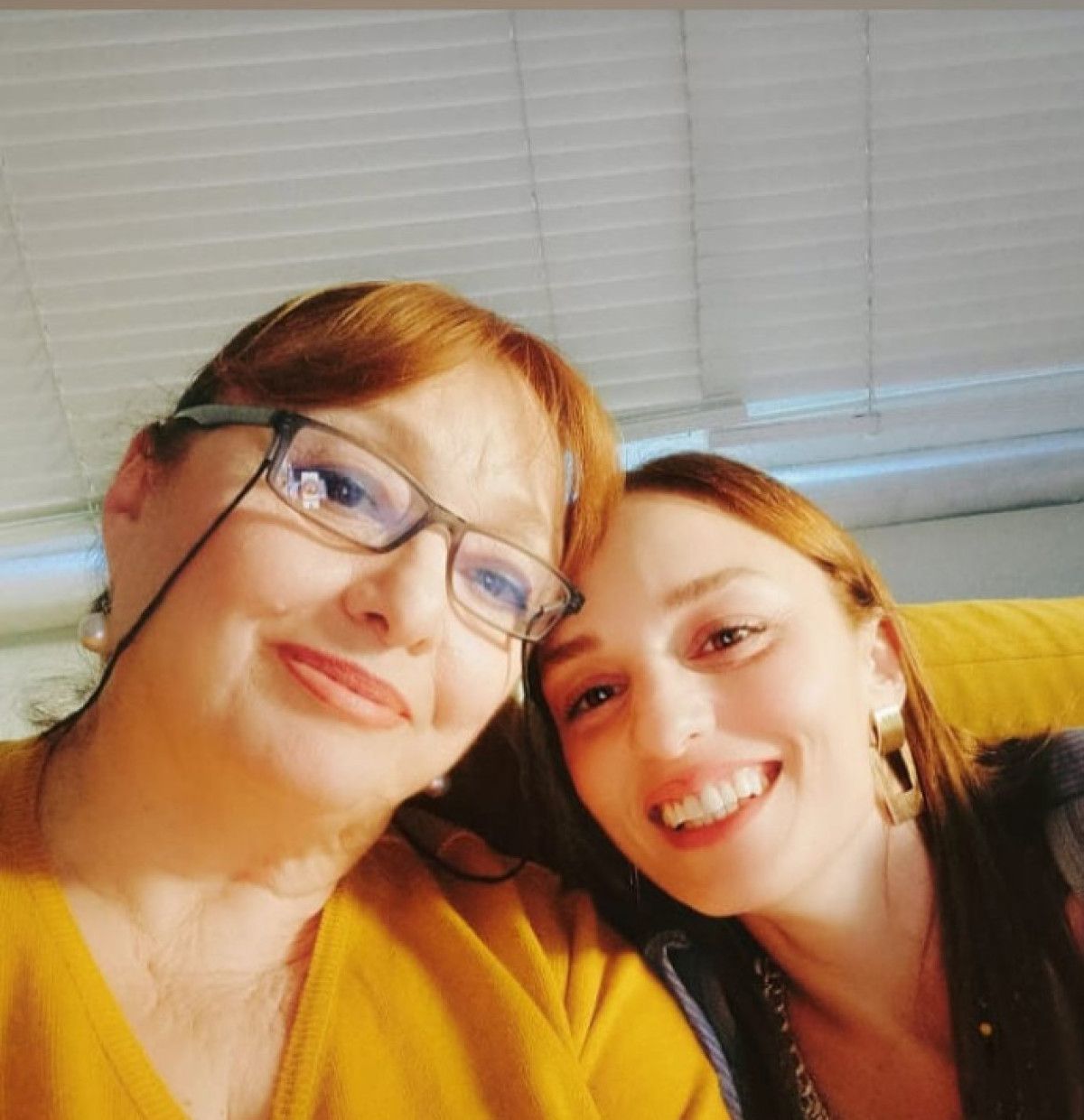 Nilperi Şahinkaya'nın Annesinin Vefatıyla Sarsılan Haber