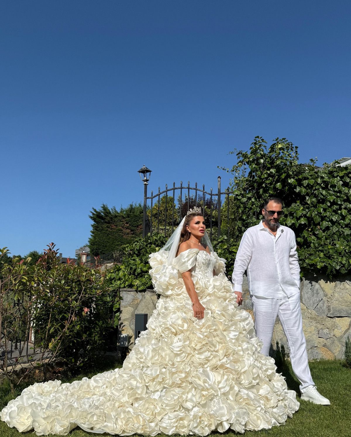 Nuray Sayarı: Kendisinden Yaşça Küçük Eşi Hakkında Çarpıcı Açıklamalar - 'Çekemeyen Uydu Taksın'