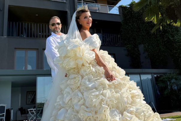 Nuray Sayarı: Kendisinden Yaşça Küçük Eşi Hakkında Çarpıcı Açıklamalar – ‘Çekemeyen Uydu Taksın’