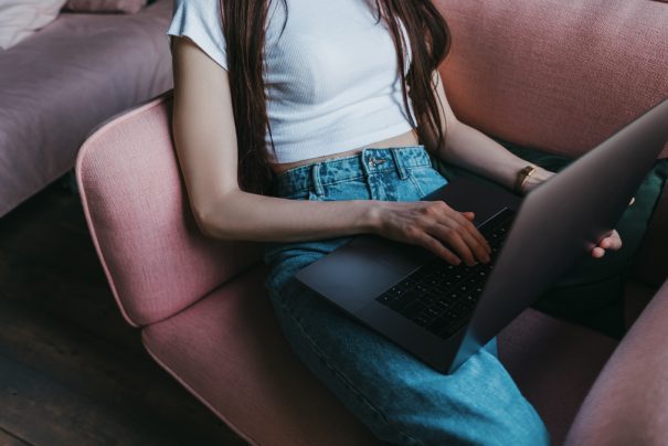 Oturma Pozisyonunuza Dikkat Edin: Beyne Giden Kan Akışı Azalabilir