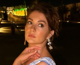 Oyuncu Burcu Özberk Tatilde Stilleriyle Göz Kamaştırdı