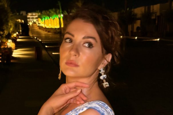 Oyuncu Burcu Özberk Tatilde Stilleriyle Göz Kamaştırdı